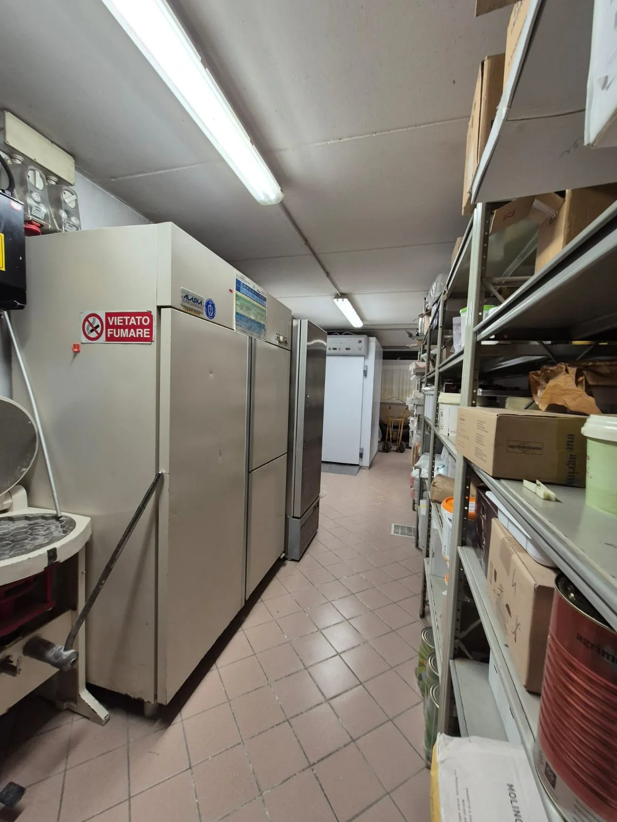Cella frigo per la conservazione degli impasti Cella frigo per la conservazione degli impasti